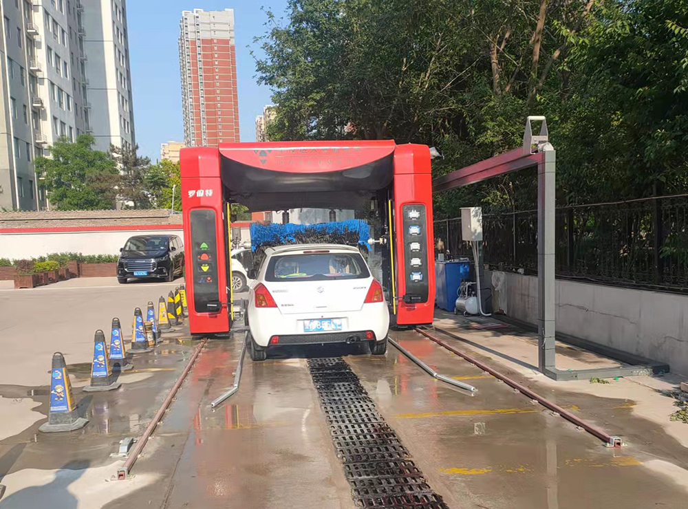 啟航能源加油站智能洗車機器人